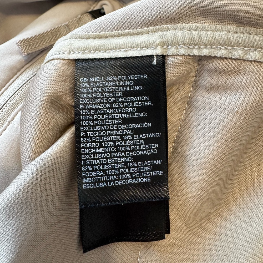 The North Face Women’s Lightweight Outerwear Hooded Jacket - Picture 4 of 4